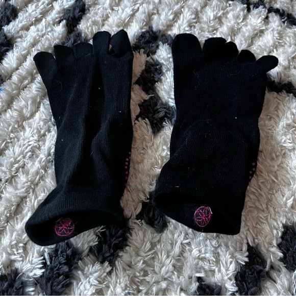 GAIAM grippy yoga Pilates exercise socks - Picture 3 of 4
